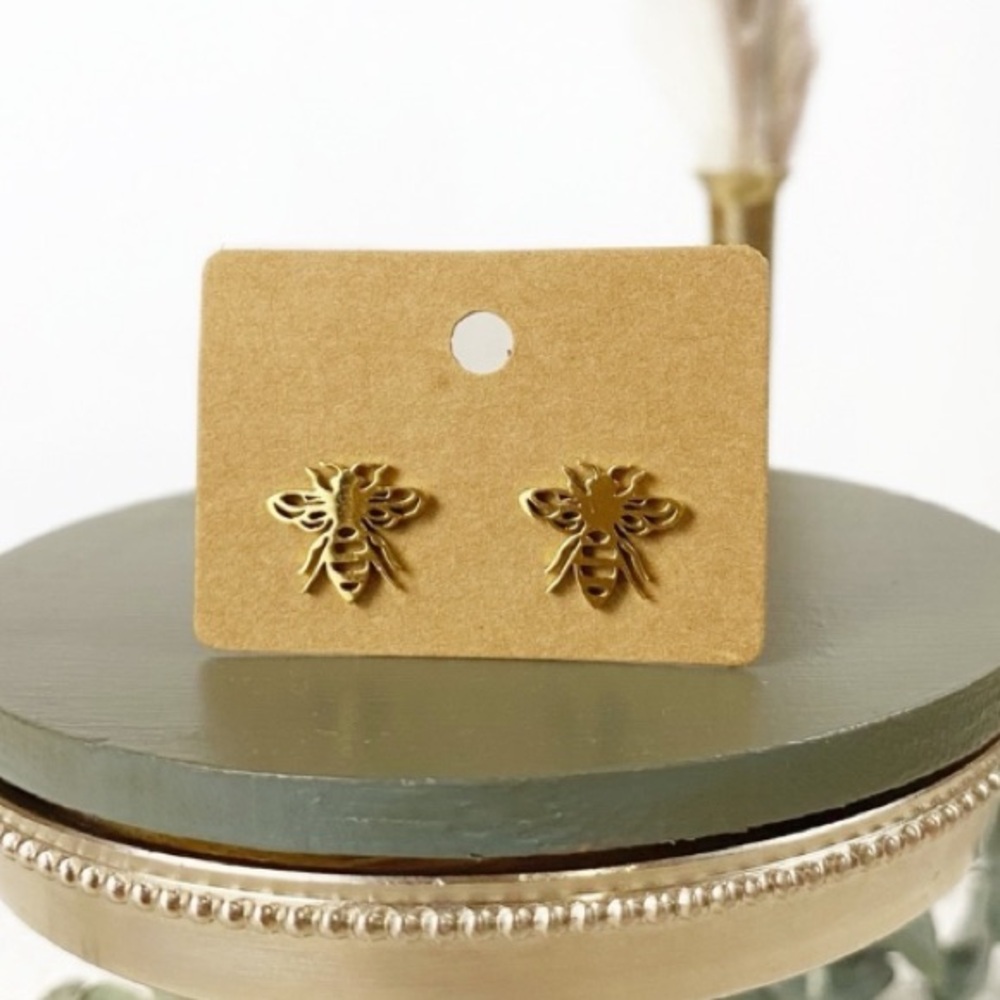 NEW Dainty Bumble Bee stud Earrings Gold color - Boutique